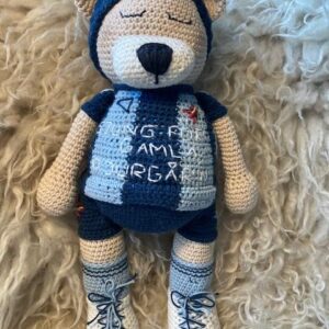 Virkmönster Beanie Bear i Djurgården fotbolls färger