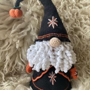 Virkmönster Halloween Tomte med pumpa i luvan