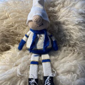 Virkmönster Luvtomte med hängande ben i Leksands färger