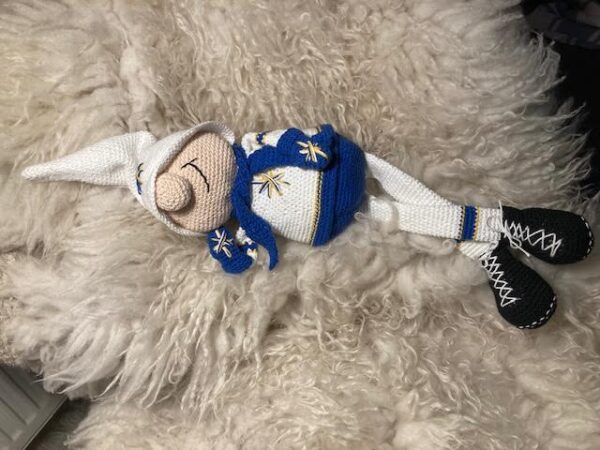 Virkmönster Luvtomte med hängande ben i Leksands färger - Bild 12